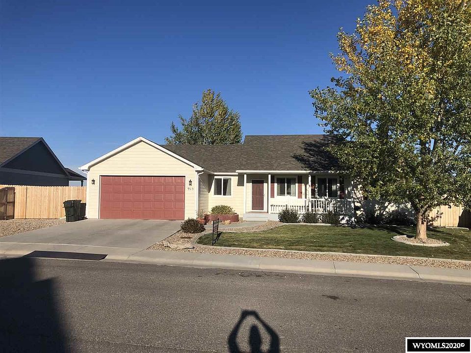 1st image of 915 Meadowlark Dr