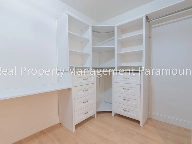 1867 S Redondo Blvd — Photo 31