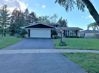 884 W Heritage Dr, Addison, IL 60101