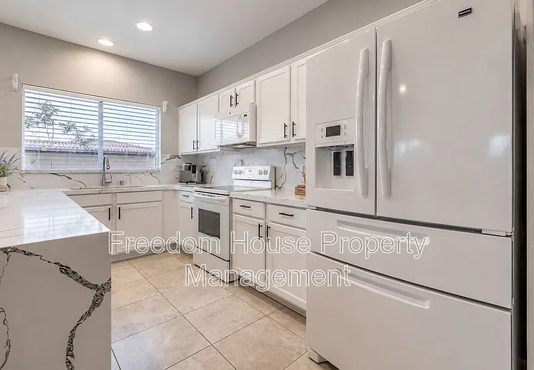 5465 Finestra St — Photo 10