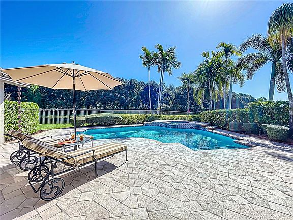 3rd image of 835 Bayside Ln