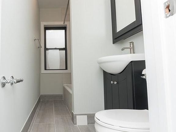 4th image of 1954 W Wilson Ave #1