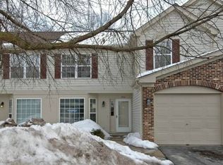 852 E Princeton Cir, Island Lake, IL 60042