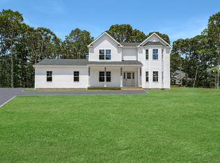 93 South St, Manorville, NY 11949