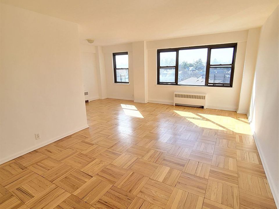 2nd image of 555 Bronx River Rd