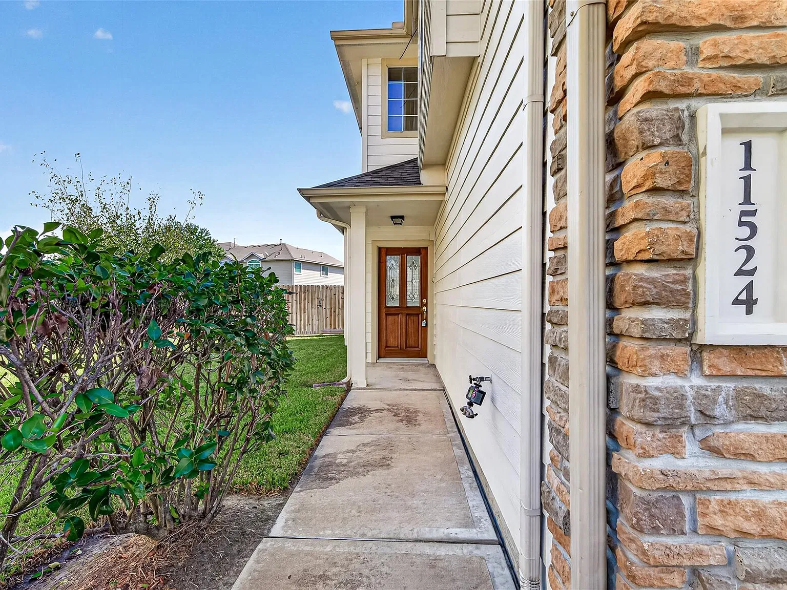 3 bed, 2.5 bath, 1650 sqft, $1,850 — Photo 3