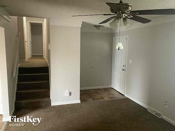3rd image of 705 NE Westwind Dr