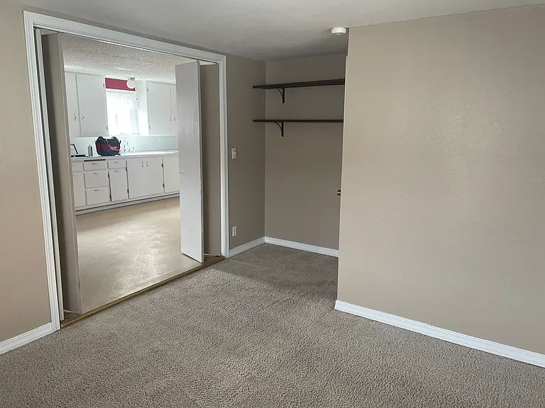 102 S Pearl St — Photo 5