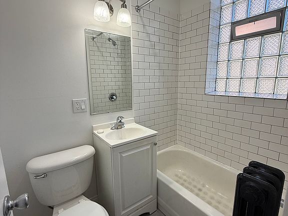 3rd image of 4237 N Kenmore Ave #1