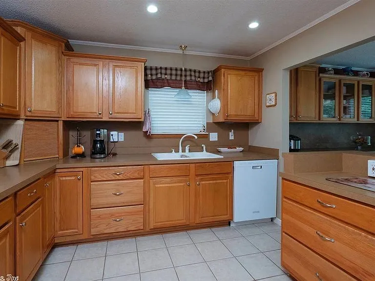 4 Castle Hill Ct — Photo 12