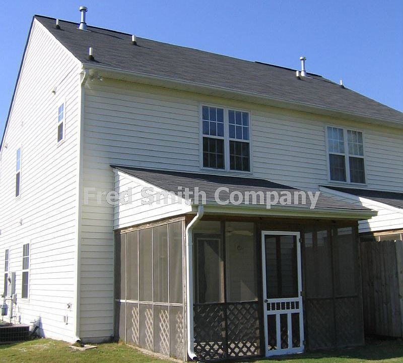 Screened in porch