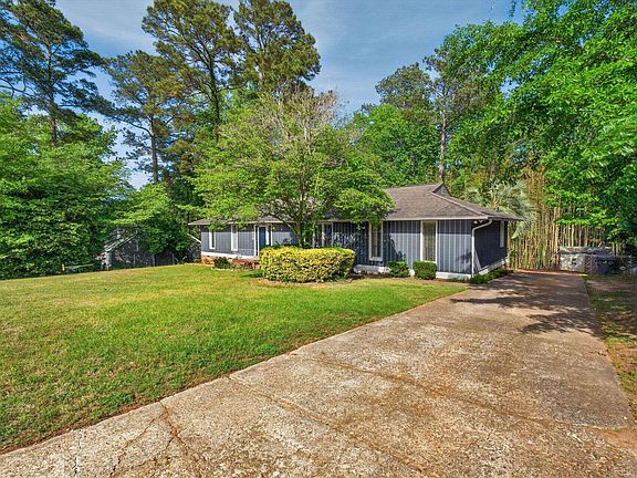 3rd image of 1813 Crossbrook Rd