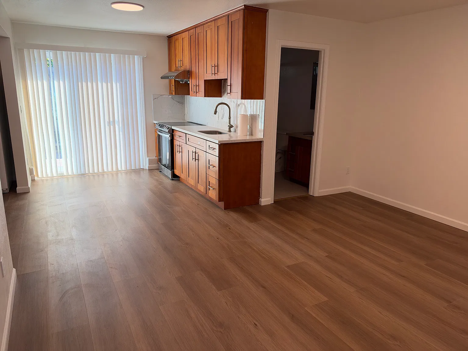 2 bed, 800 sqft, $2,500 — Photo 2