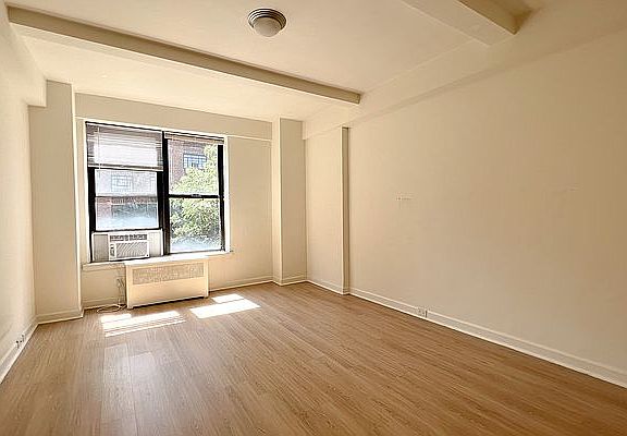 3rd image of 50 W 87th St #4