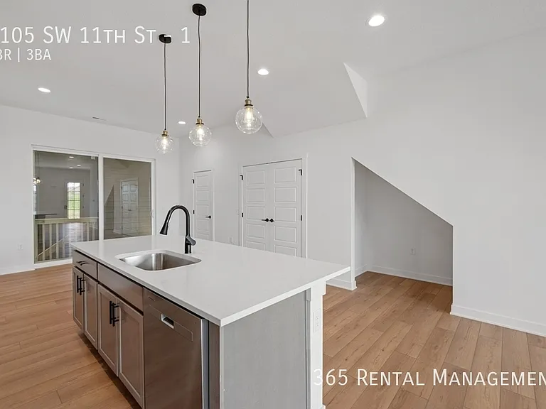 1105 SW 11th St #1 — Photo 19