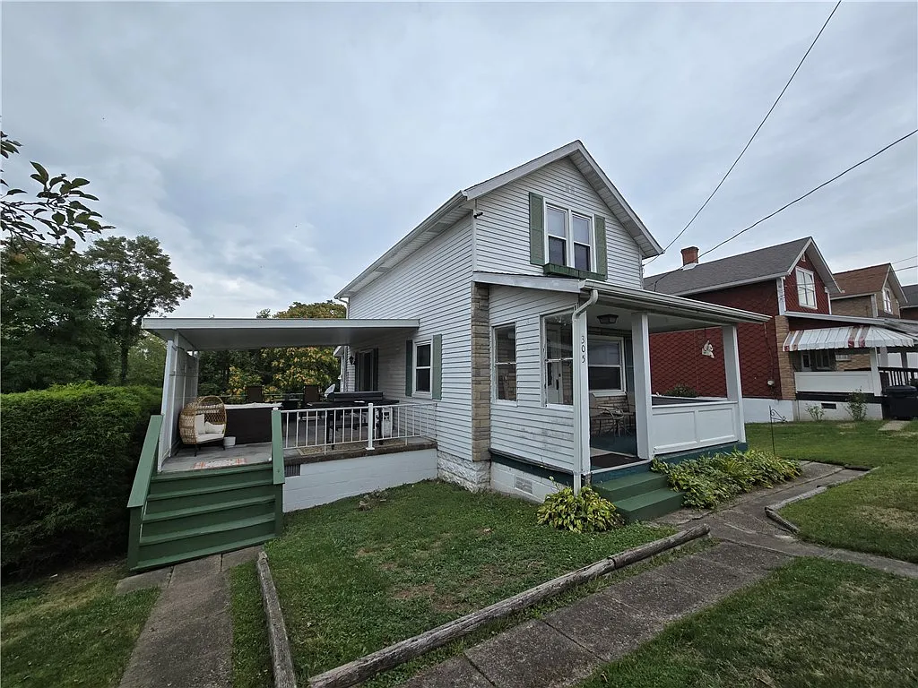 305 Main St photo 1