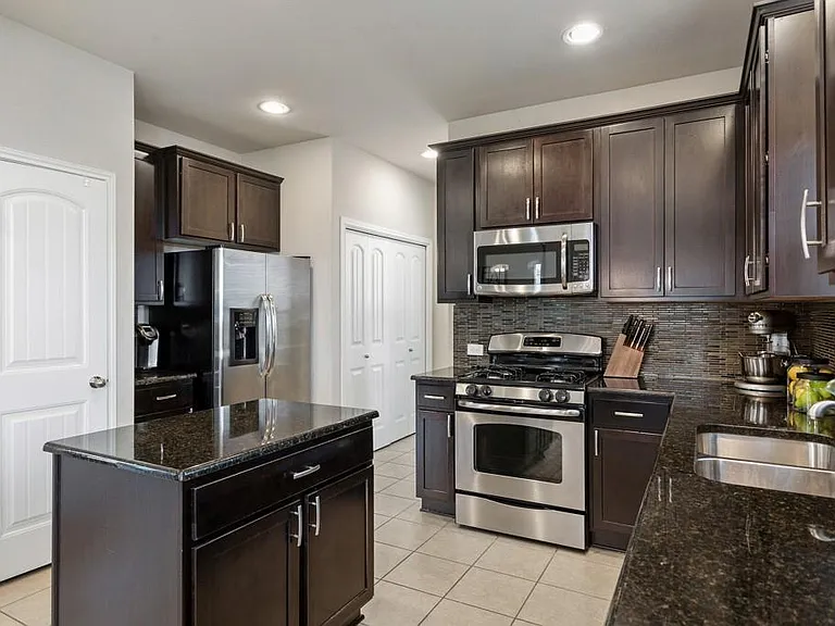 11217 Persimmon Gap Dr — Photo 4