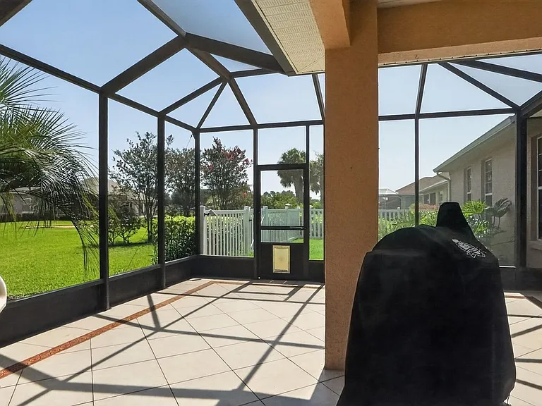 8525 SW 86th Ter — Photo 3