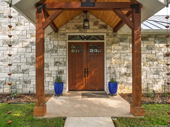 1133 Horseshoe Falls, Bandera, TX 78003