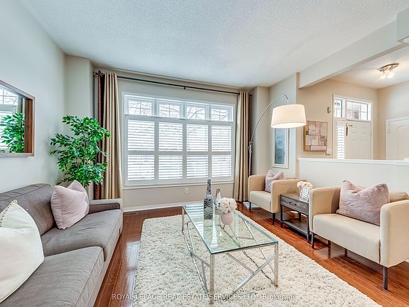 3rd image of 223 Lexington Rd