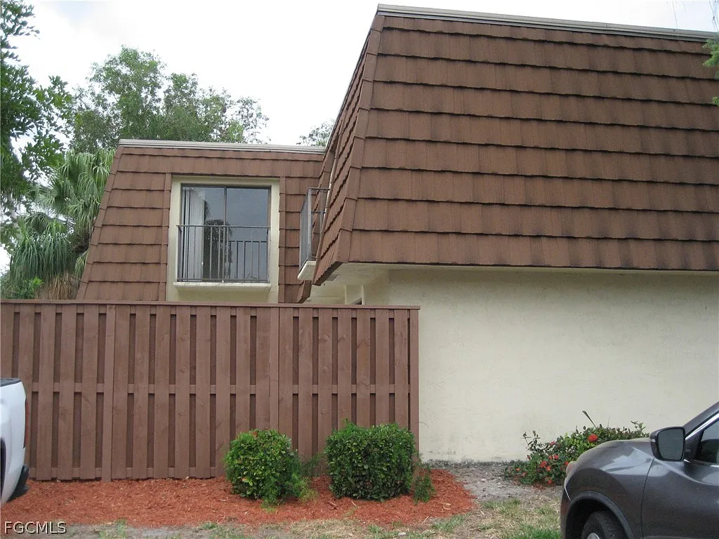 Building Photo - 5245 Cedarbend Dr #2