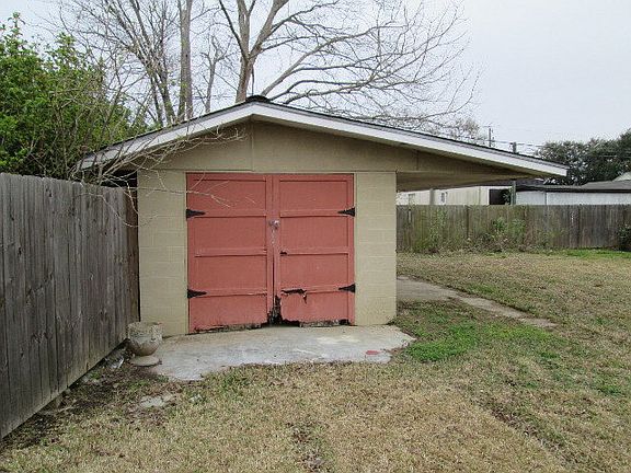 4th image of 2135 Highway 182 E