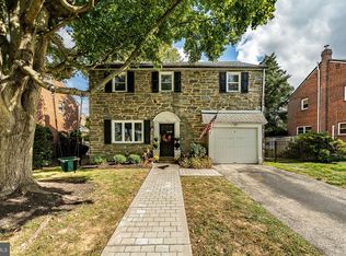 329 Greenview Ln, Havertown, PA 19083