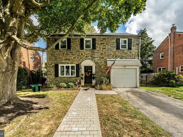 329 Greenview Ln, Havertown, PA 19083