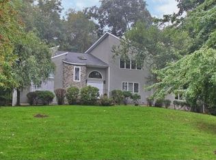 184 E Springbrook Dr, Gillette, NJ 07933