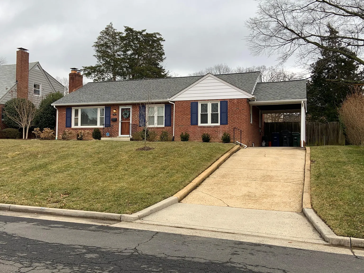 2909 Linden Ln — Photo 2