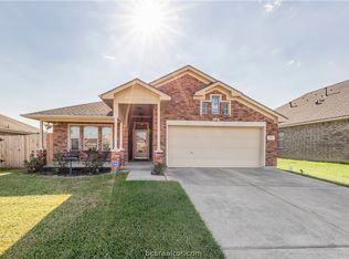 213 Boulder Dr, Navasota, TX 77868