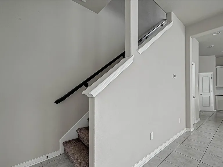 315 Biltmore Loop — Photo 9