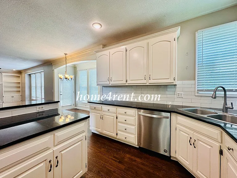 8511 W 128th St — Photo 11