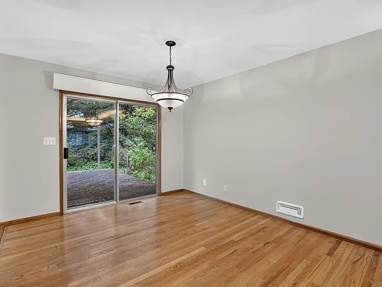 910 York Rd — Photo 16