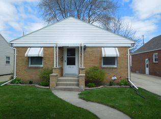 2816 Gillen St, Racine, WI 53403