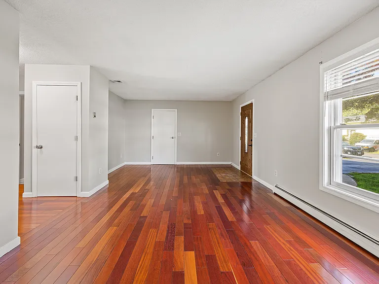 180 Gorman St — Photo 4