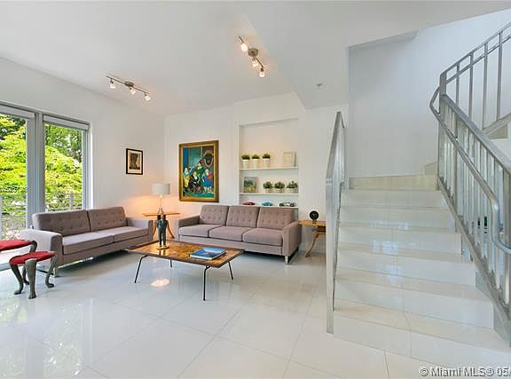 4th image of 1027 Michigan Ave APT 2B