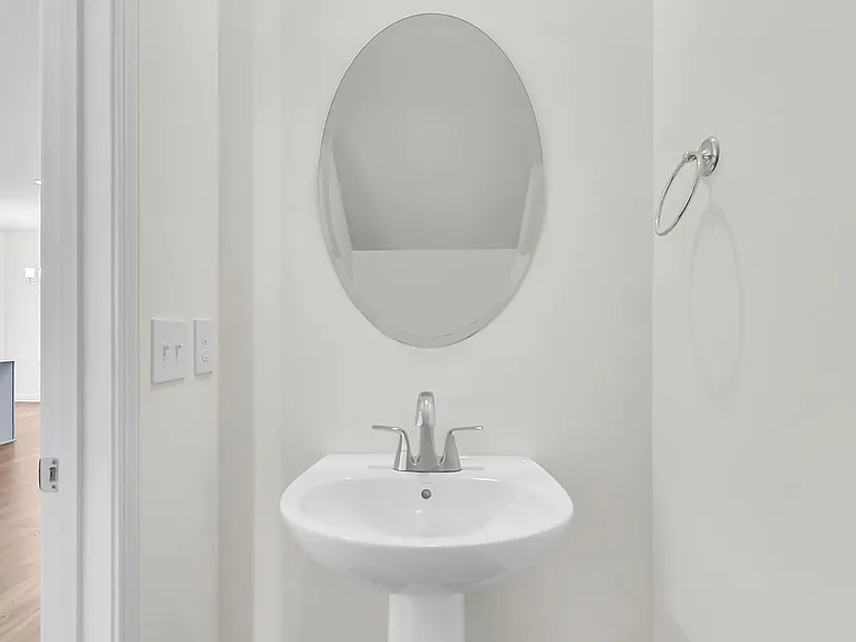 335 Chapman Cir — Photo 8