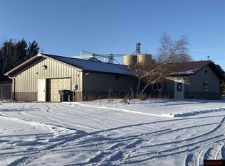422 Cleveland St, Le Center, MN 56057