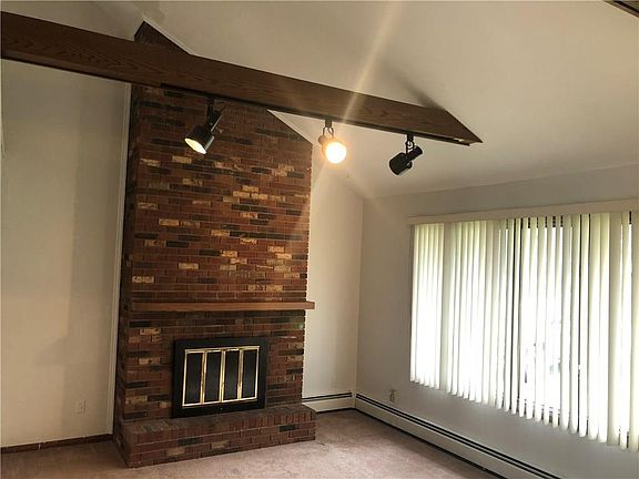 2nd image of 1601 Winslow Dr