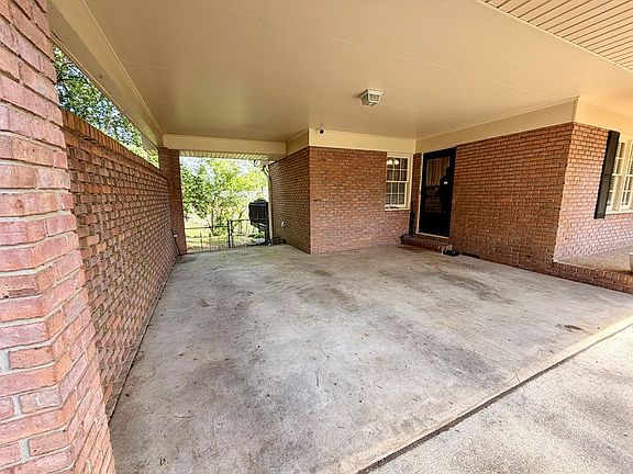 3rd image of 1615 Sheba Dr
