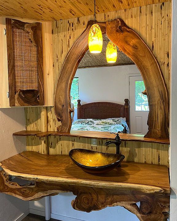 south bedroom vanity