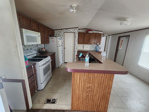 3rd image of 3851 Butternut Dr #61