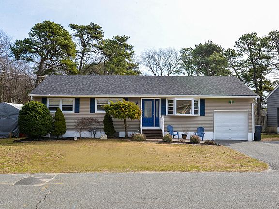 4th image of 102 Redwood Pl E