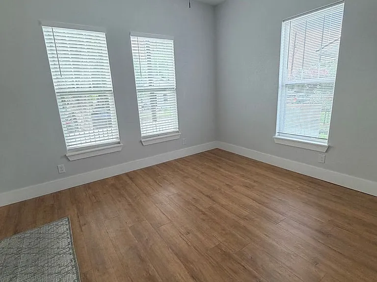 439 Dunning Ave — Photo 7