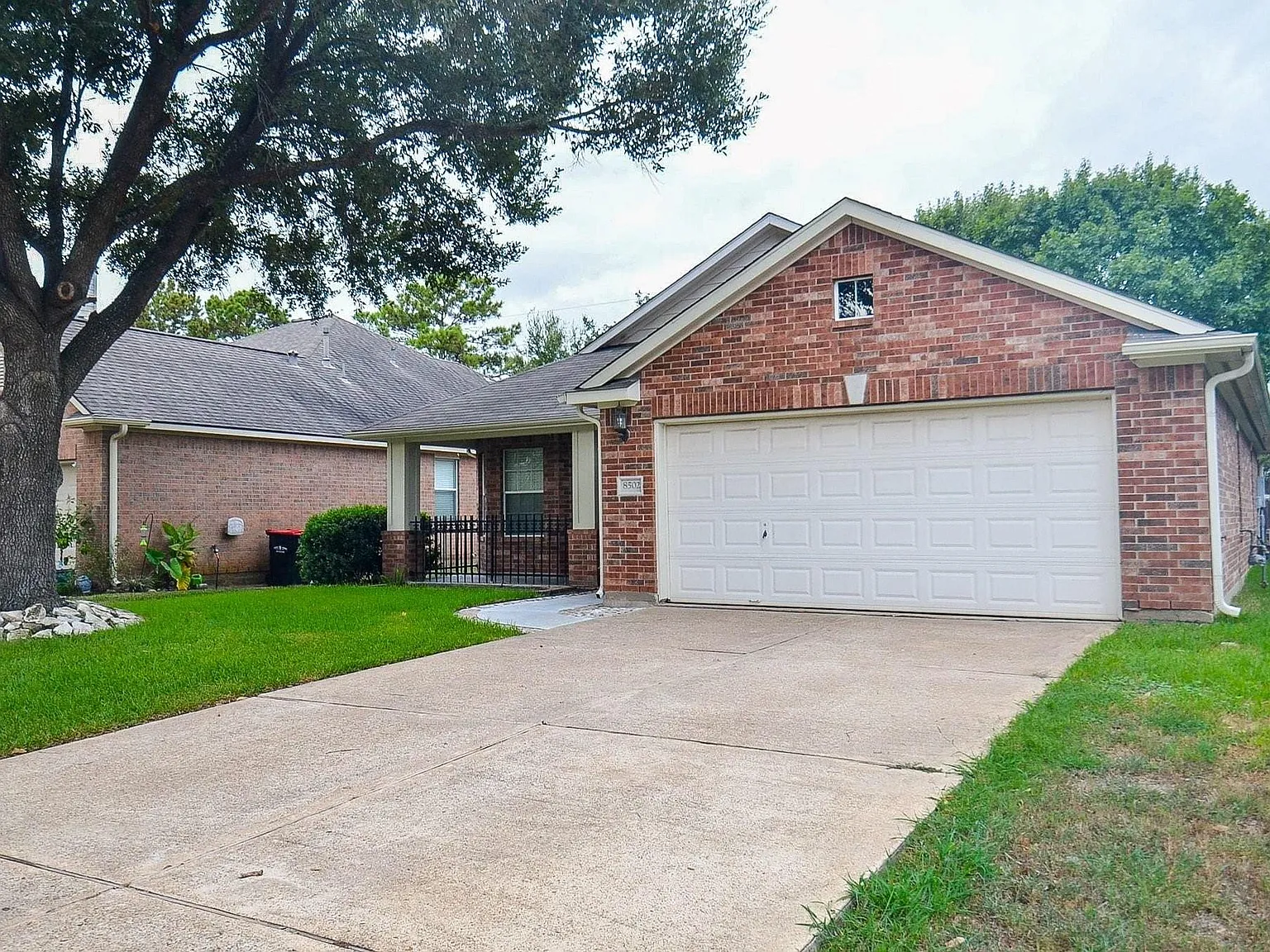 3 bed, 2.0 bath, 1592 sqft, $1,900 — Photo 2