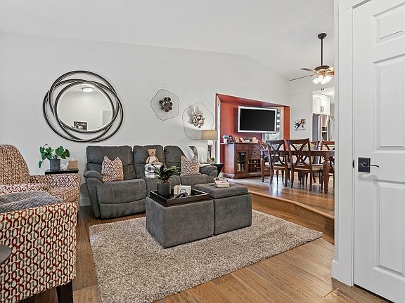 4th image of 164 Saint Andrews Dr
