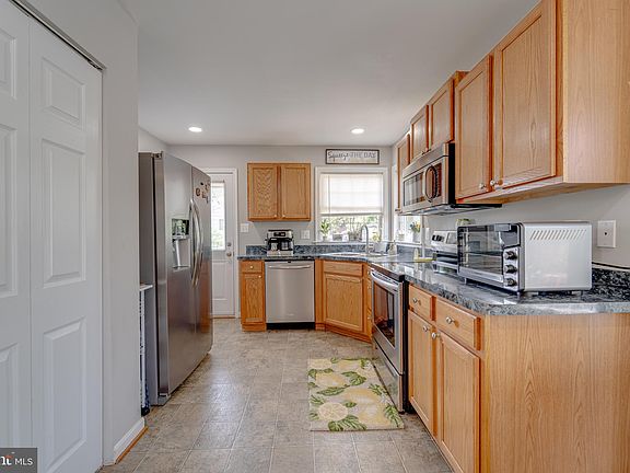 4th image of 5 Lavelle Dr