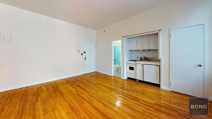 Rented by Bond New York | media 17