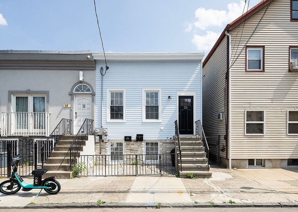 1st image of 33 Kossuth St #2